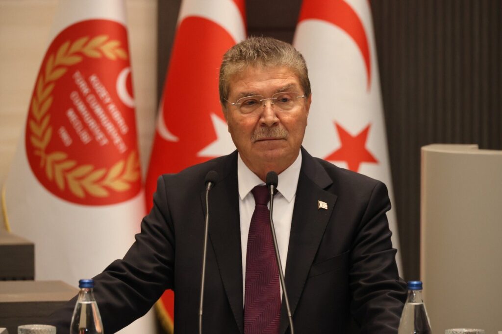 Üstel, Rum ve Yunanistan’a tepki gösterdi, Türkiye’nin garantisini vazgeçilmez buldu